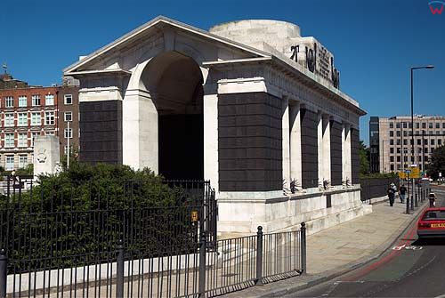 Londyn. Pomnik poległym w wojnie 1939-1945 przy Tower Hill St.